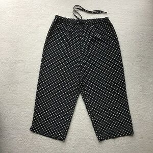 CASUAL CORNER Annex Petite PXL BLACK AND WHITE POLKA DOTS CAPRI PANTS
